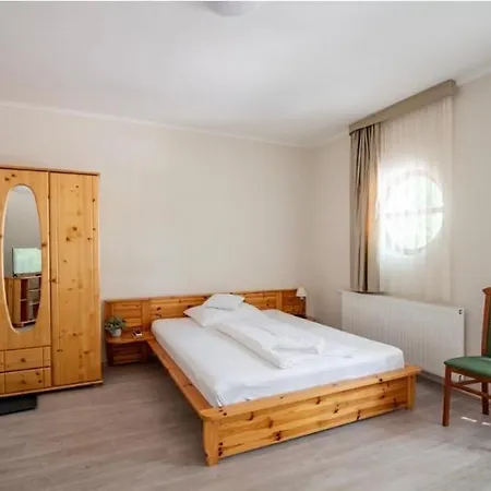 Medgyaszay Panzio Frühstückspension 3*