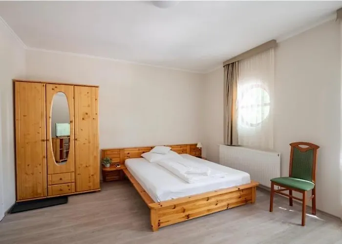 Medgyaszay Panzio Frühstückspension 3*